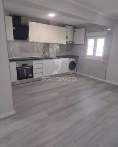 Apartamento t3 — excelente oportunidade de remodelação total no laranjeiro (almada)