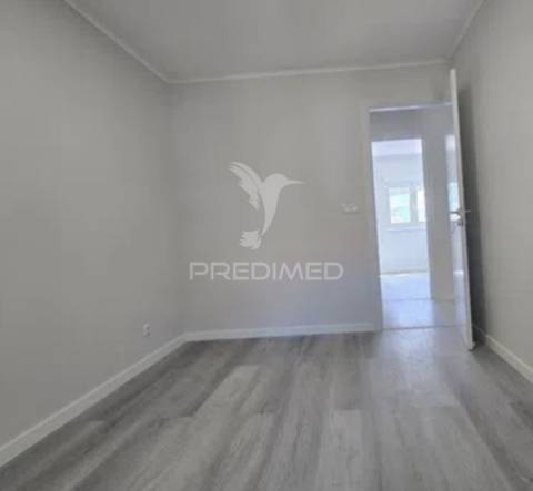 Apartamento t3 — excelente oportunidade de remodelação total no laranjeiro (almada)