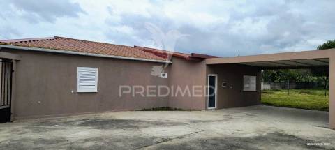 Vende-se moradia térrea v3 renovado em estarreja