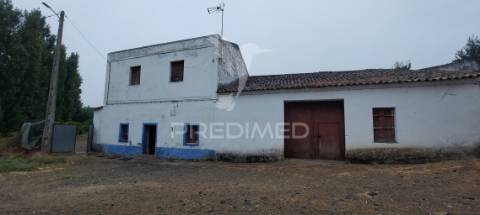 Edificio antiga moagem, casão e terreno rústico
