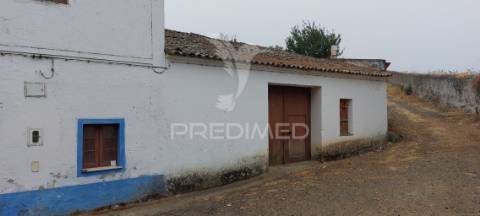 Edificio antiga moagem, casão e terreno rústico