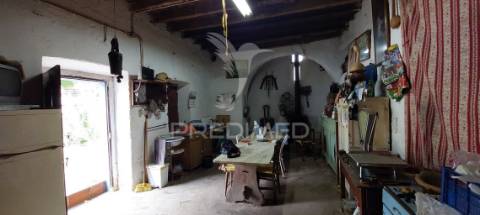 Edificio antiga moagem, casão e terreno rústico