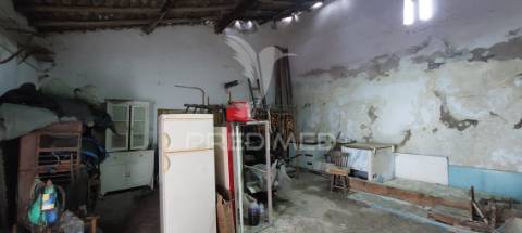 Edificio antiga moagem, casão e terreno rústico
