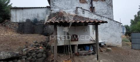 Edificio antiga moagem, casão e terreno rústico