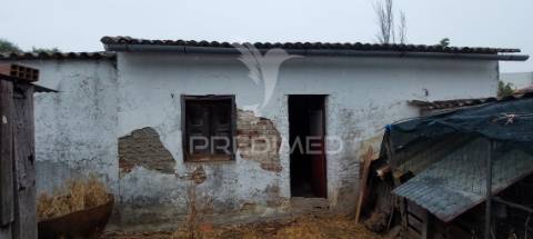 Edificio antiga moagem, casão e terreno rústico