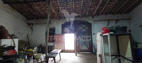 Edificio antiga moagem, casão e terreno rústico