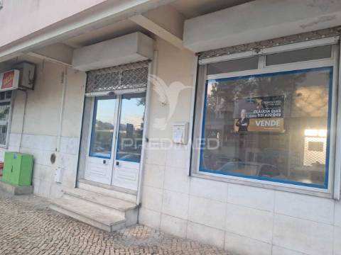 Loja com 85 m² na urbanização da anta – agualva-cacém