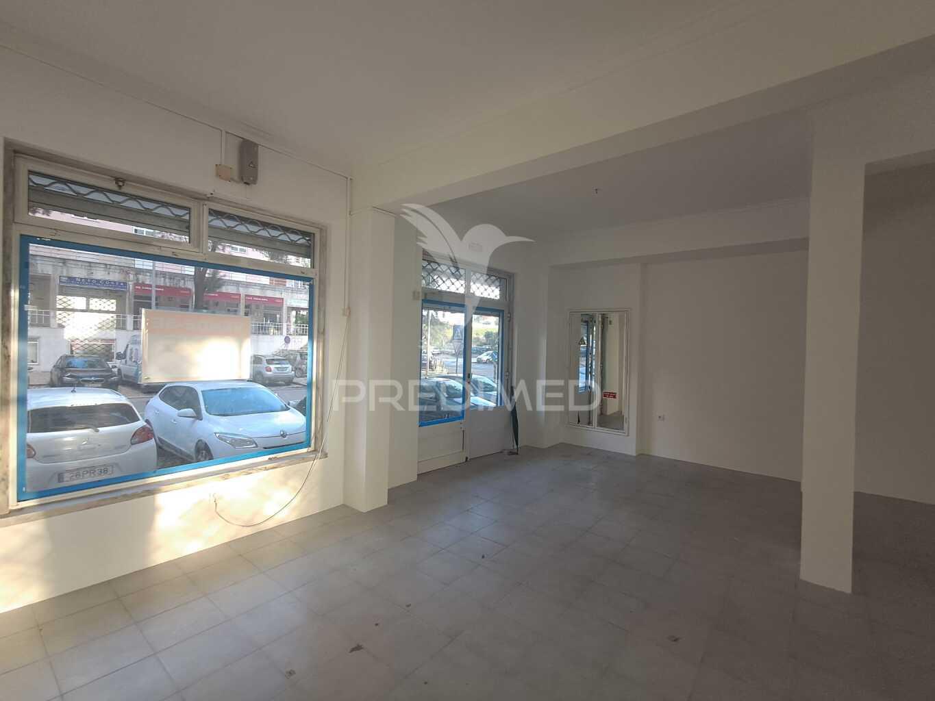 Loja com 85 m² na urbanização da anta – agualva-cacém
