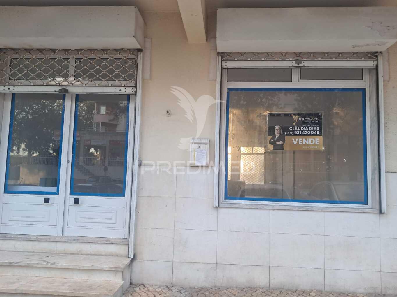 Loja com 85 m² na urbanização da anta – agualva-cacém