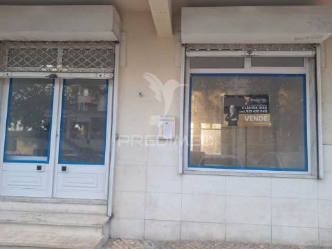 Loja com 85 m² na urbanização da anta – agualva-cacém