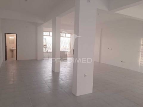 Loja com 85 m² na urbanização da anta – agualva-cacém