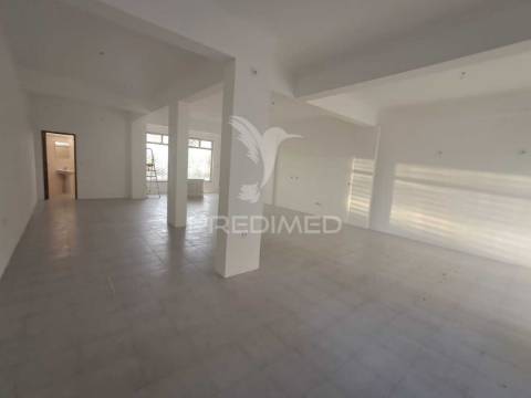 Loja com 85 m² na urbanização da anta – agualva-cacém