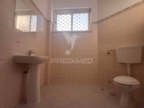 Loja com 85 m² na urbanização da anta – agualva-cacém