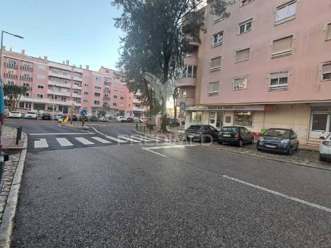 Loja com 85 m² na urbanização da anta – agualva-cacém