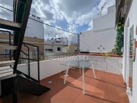 Moradia t2 restaurada em monte gordo para arrendamento anual