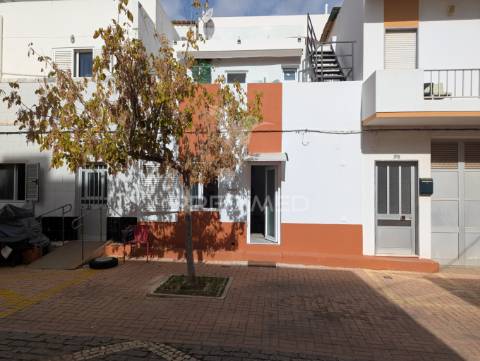 Moradia t2 restaurada em monte gordo para arrendamento anual