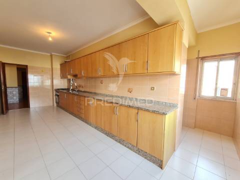 Excelente apartamento t3 com 112m2, suíte e vista rio!
