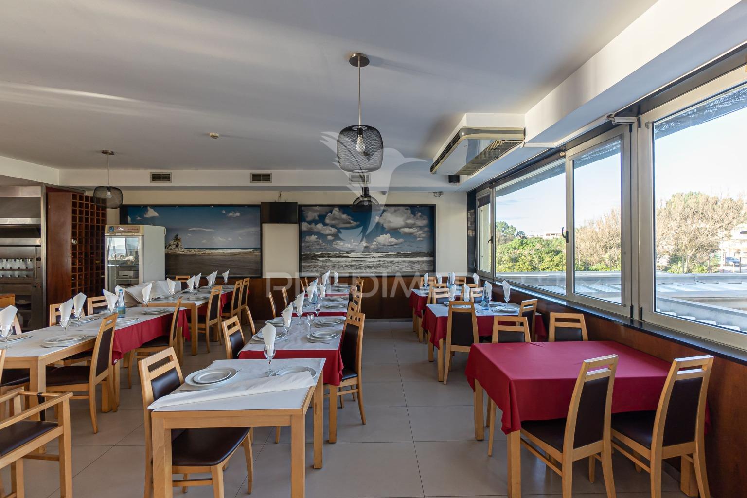 Trespasse de restaurante com vista de mar em vila nova de gaia