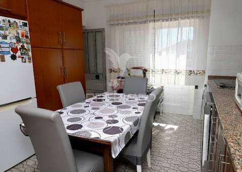 Moradia t4 com terreno de 2.725m2 em samora correia