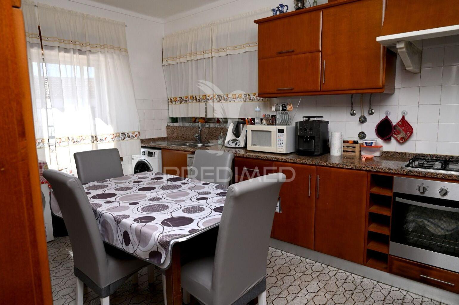 Moradia t4 com terreno de 2.725m2 em samora correia