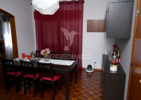 Moradia t4 com terreno de 2.725m2 em samora correia