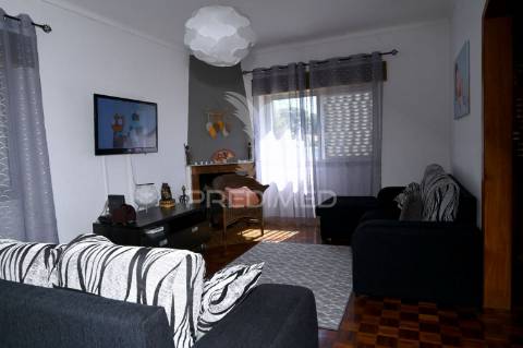 Moradia t4 com terreno de 2.725m2 em samora correia