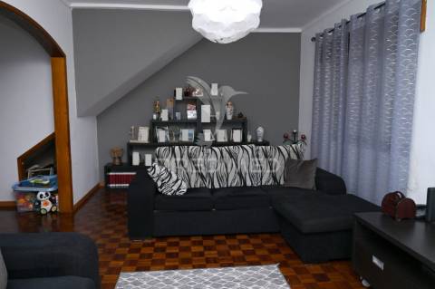Moradia t4 com terreno de 2.725m2 em samora correia