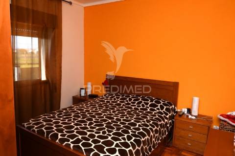 Moradia t4 com terreno de 2.725m2 em samora correia