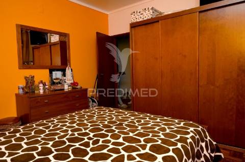 Moradia t4 com terreno de 2.725m2 em samora correia