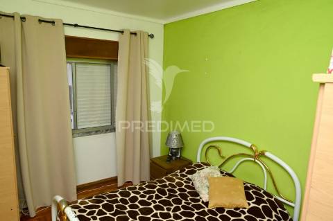 Moradia t4 com terreno de 2.725m2 em samora correia