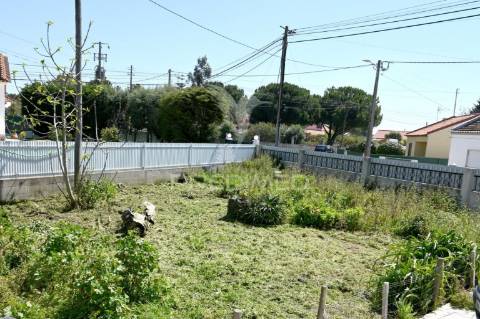 Moradia t4 com terreno de 2.725m2 em samora correia