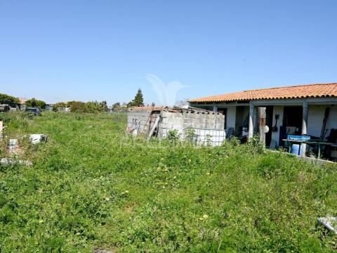 Moradia t4 com terreno de 2.725m2 em samora correia