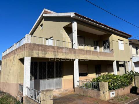 Moradia t4 com vista mar no porto do moniz-oportunidade