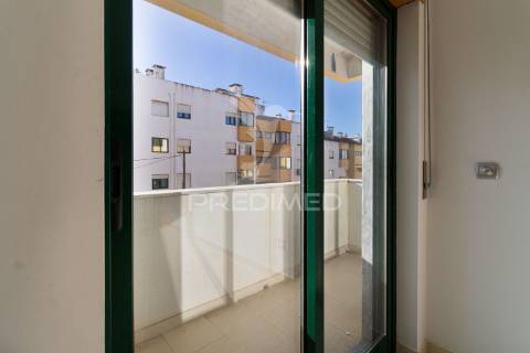 Apartamento t2 - 1.º andar em alhos vedros - moita