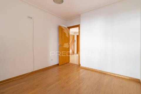 Apartamento t2 - 1.º andar em alhos vedros - moita