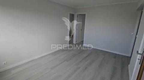 Apartamento t2 renovado – pontinha