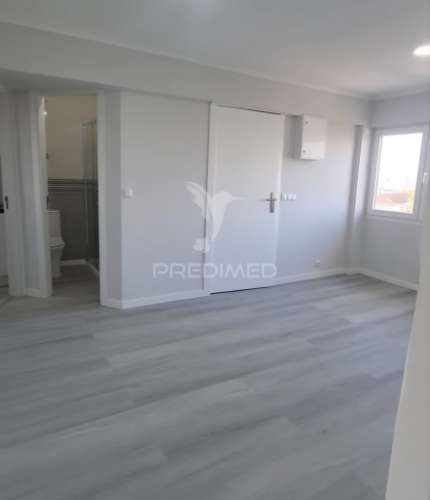 Apartamento t2 renovado – pontinha
