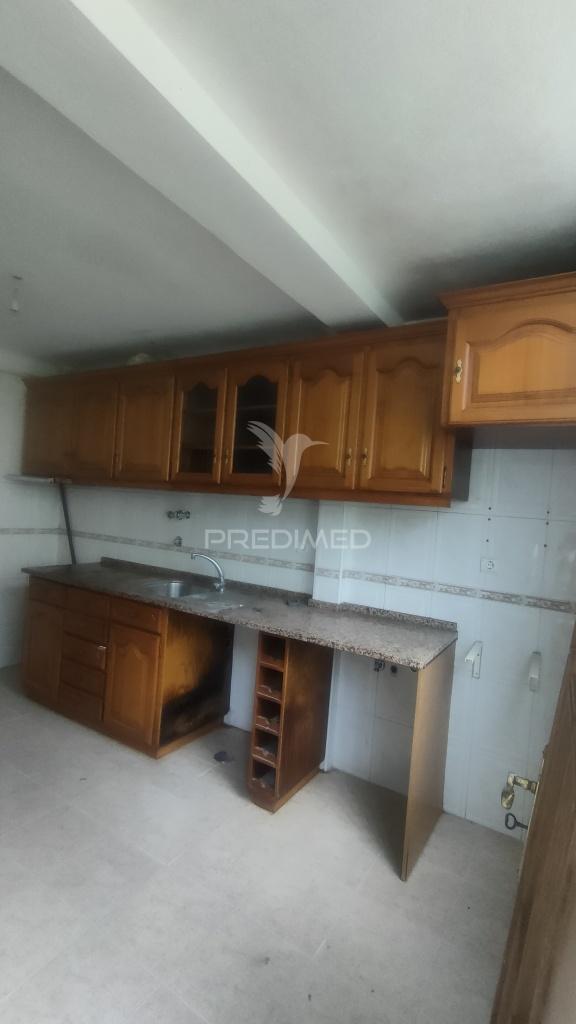 Em remodelação, apartamento t2, benfica, lisboa.
