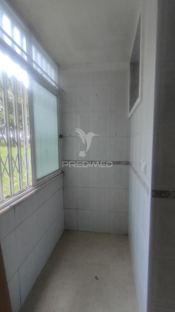 Em remodelação, apartamento t2, benfica, lisboa.