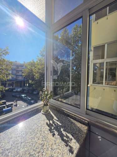Apartamento t2+1 situado em santa clara, lisboa