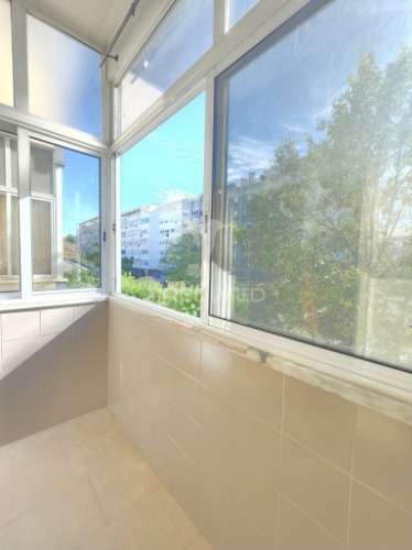 Apartamento t2+1 situado em santa clara, lisboa