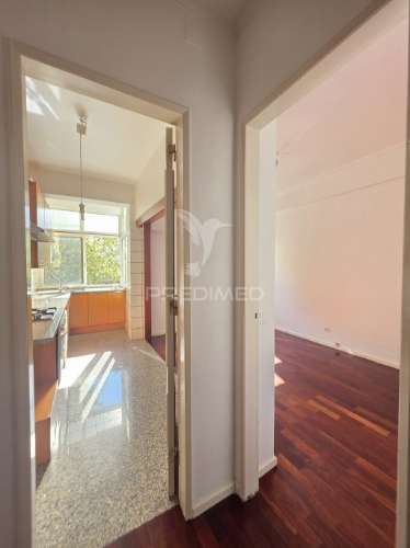 Apartamento t2+1 situado em santa clara, lisboa