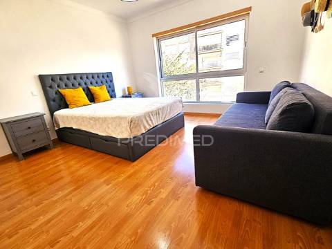 Excelente apart. t1 com parqueamento e piscina perto praia