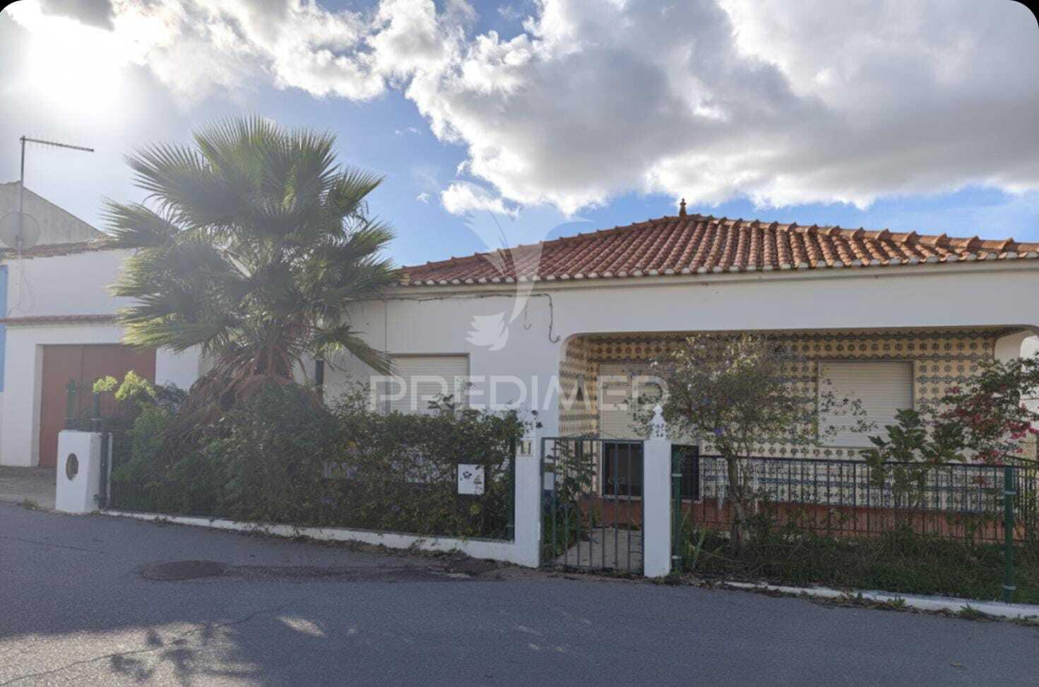 Moradia t3 para remodelar guia albufeira