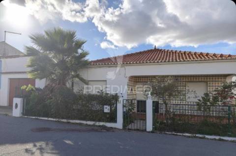 Moradia t3 para remodelar guia albufeira