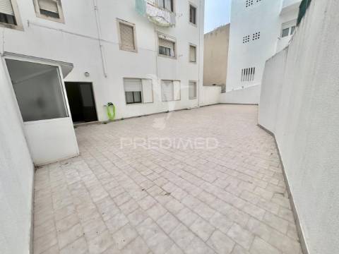 Apartamento t3 com terraço _ 200 metros praia de sesimbra