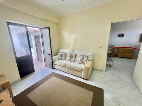 Apartamento t3 com terraço _ 200 metros praia de sesimbra
