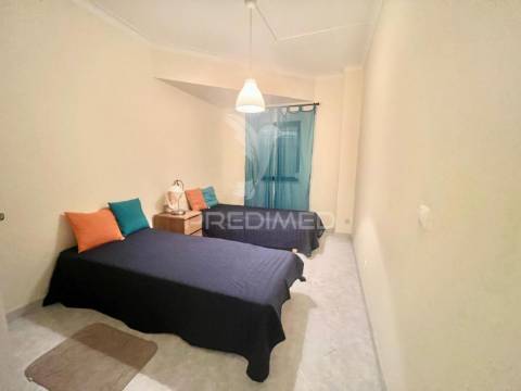 Apartamento t3 com terraço _ 200 metros praia de sesimbra