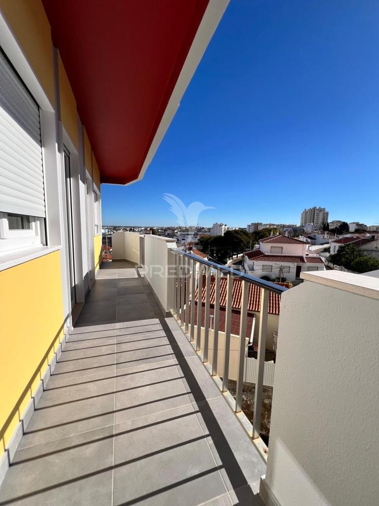 Apartamento t3 luminoso em zona tranquila, perto da praia – portimão