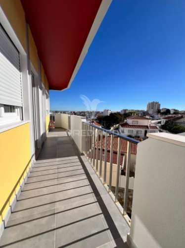 Apartamento t3 luminoso em zona tranquila, perto da praia – portimão